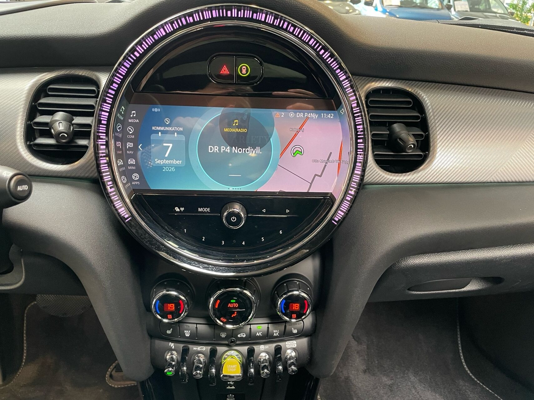 Sølv Mini Cooper fra 2023