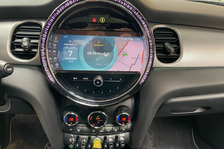 Sølv Mini Cooper fra 2023