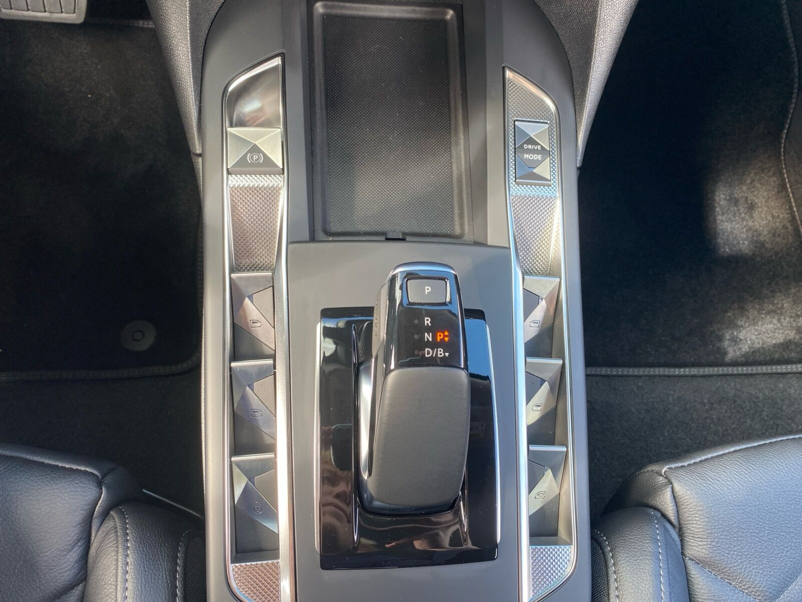 Rød DS DS 3 CrossBack fra 2025