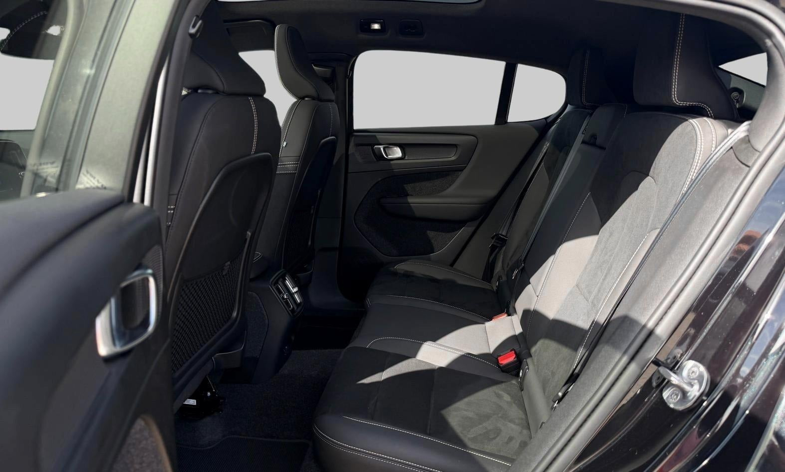 Sort Volvo C40 fra 2024