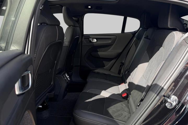 Sort Volvo C40 fra 2024