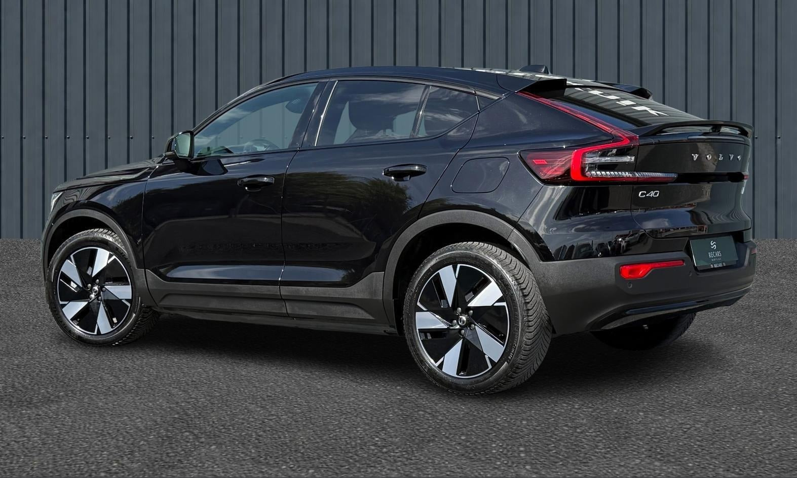 Sort Volvo C40 fra 2024