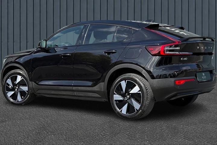 Sort Volvo C40 fra 2024