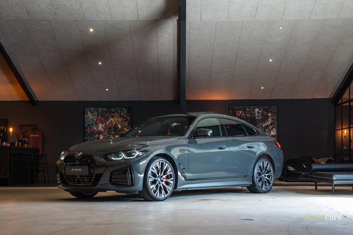 Grå BMW i4 fra 2023