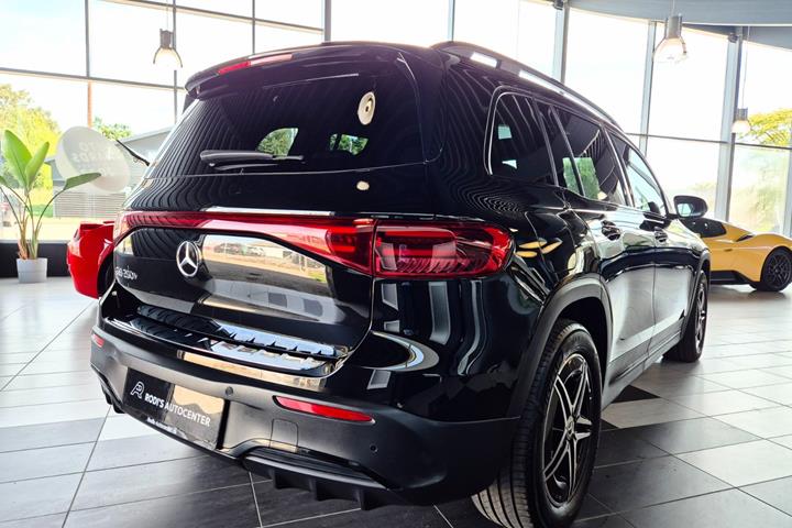 Sort Mercedes EQB250+ fra 2025