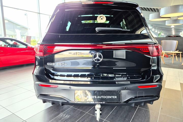 Sort Mercedes EQB250+ fra 2025