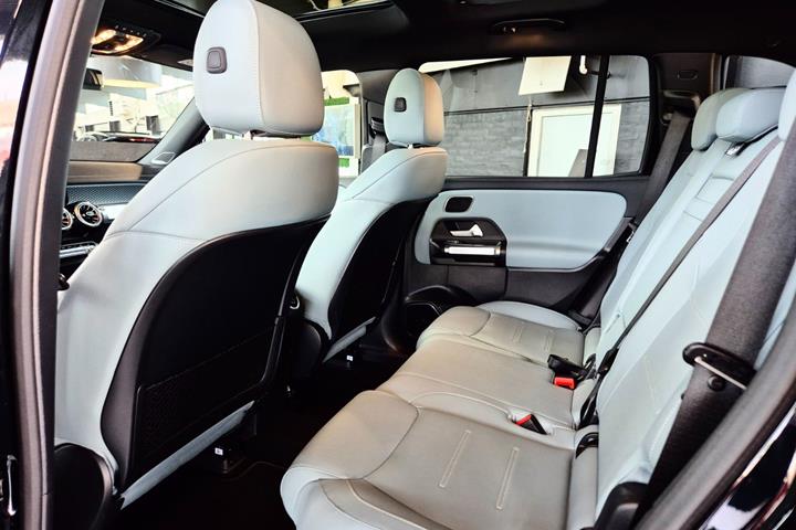 Sort Mercedes EQB250+ fra 2025