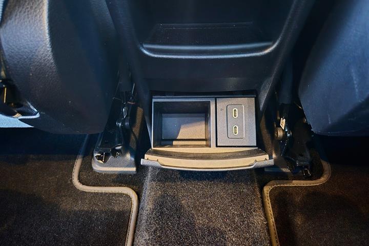 Sort Mercedes EQB250+ fra 2025