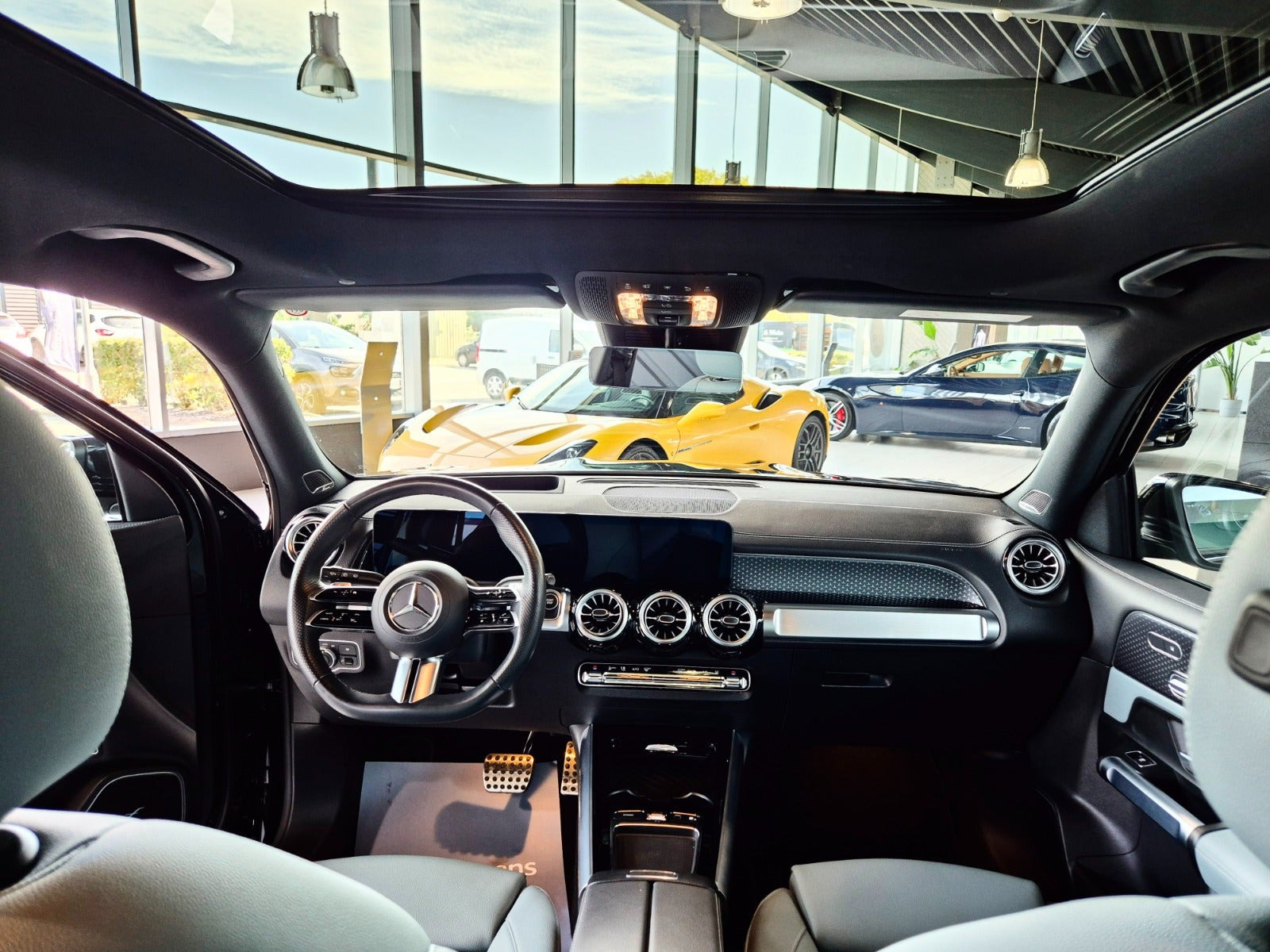 Sort Mercedes EQB250+ fra 2025