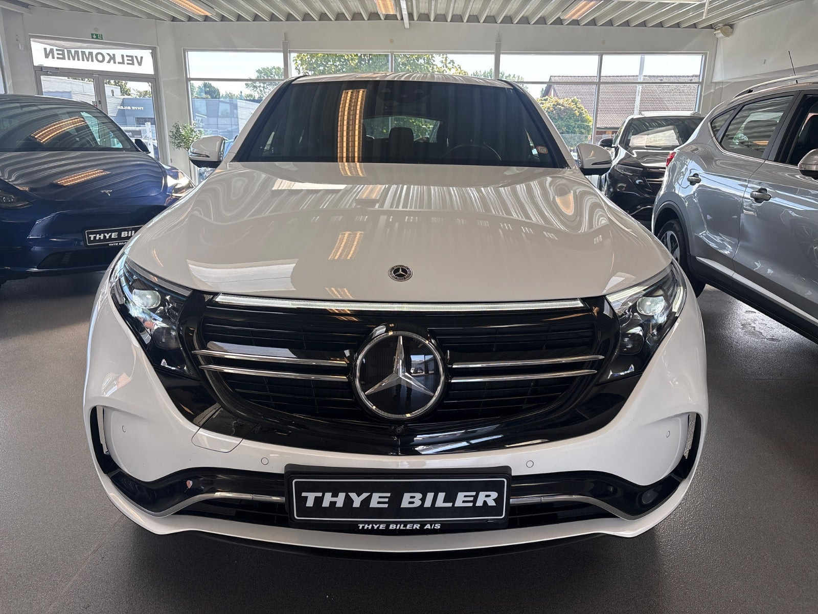 Hvid Mercedes EQC400 fra 2020