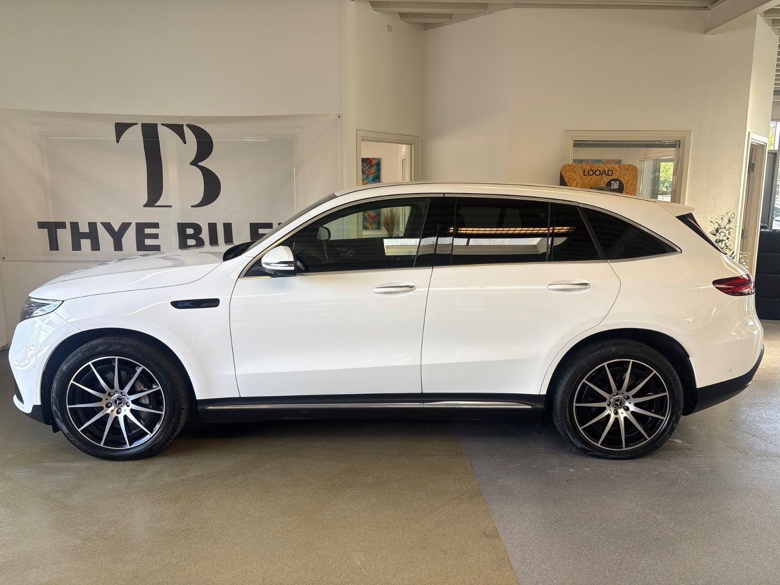 Hvid Mercedes EQC400 fra 2020