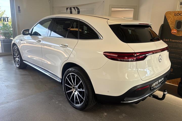 Hvid Mercedes EQC400 fra 2020