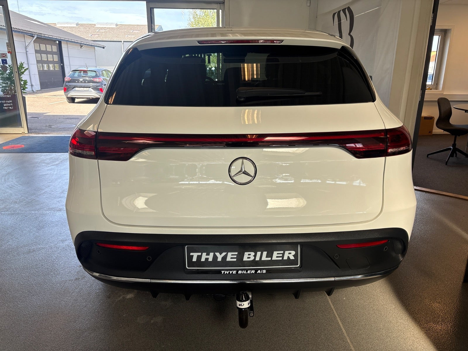 Hvid Mercedes EQC400 fra 2020