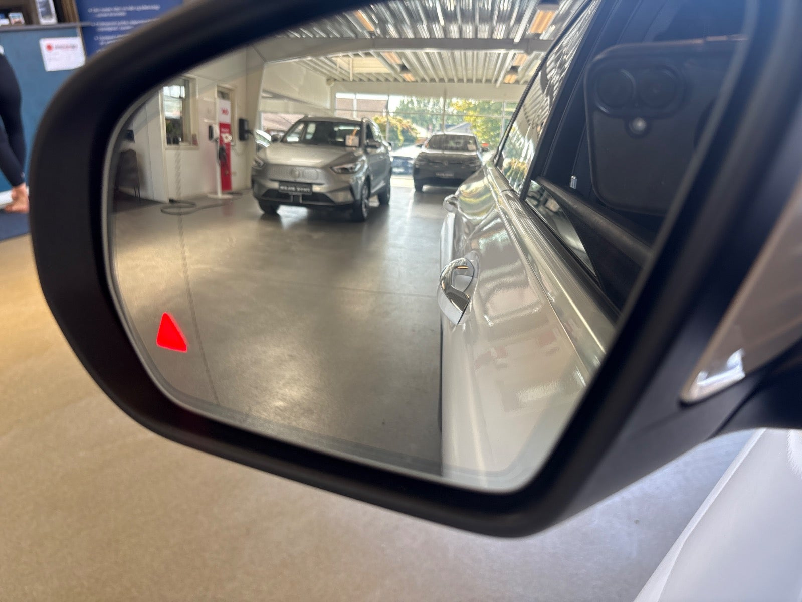 Hvid Mercedes EQC400 fra 2020