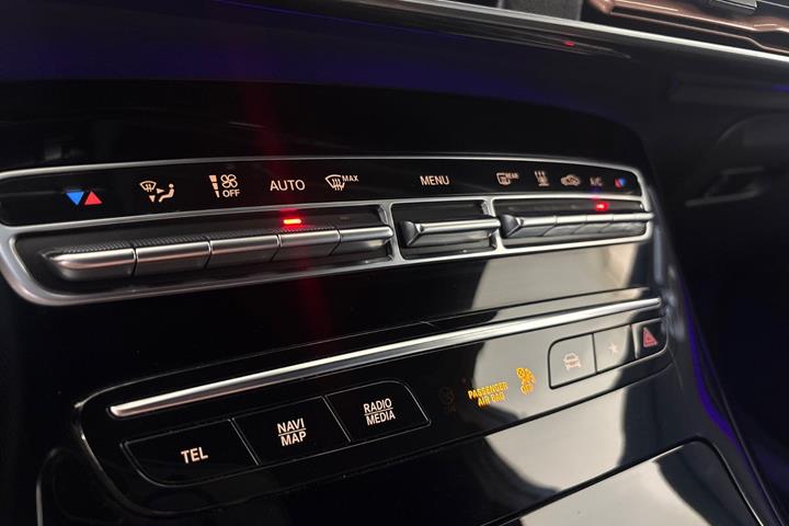 Hvid Mercedes EQC400 fra 2020
