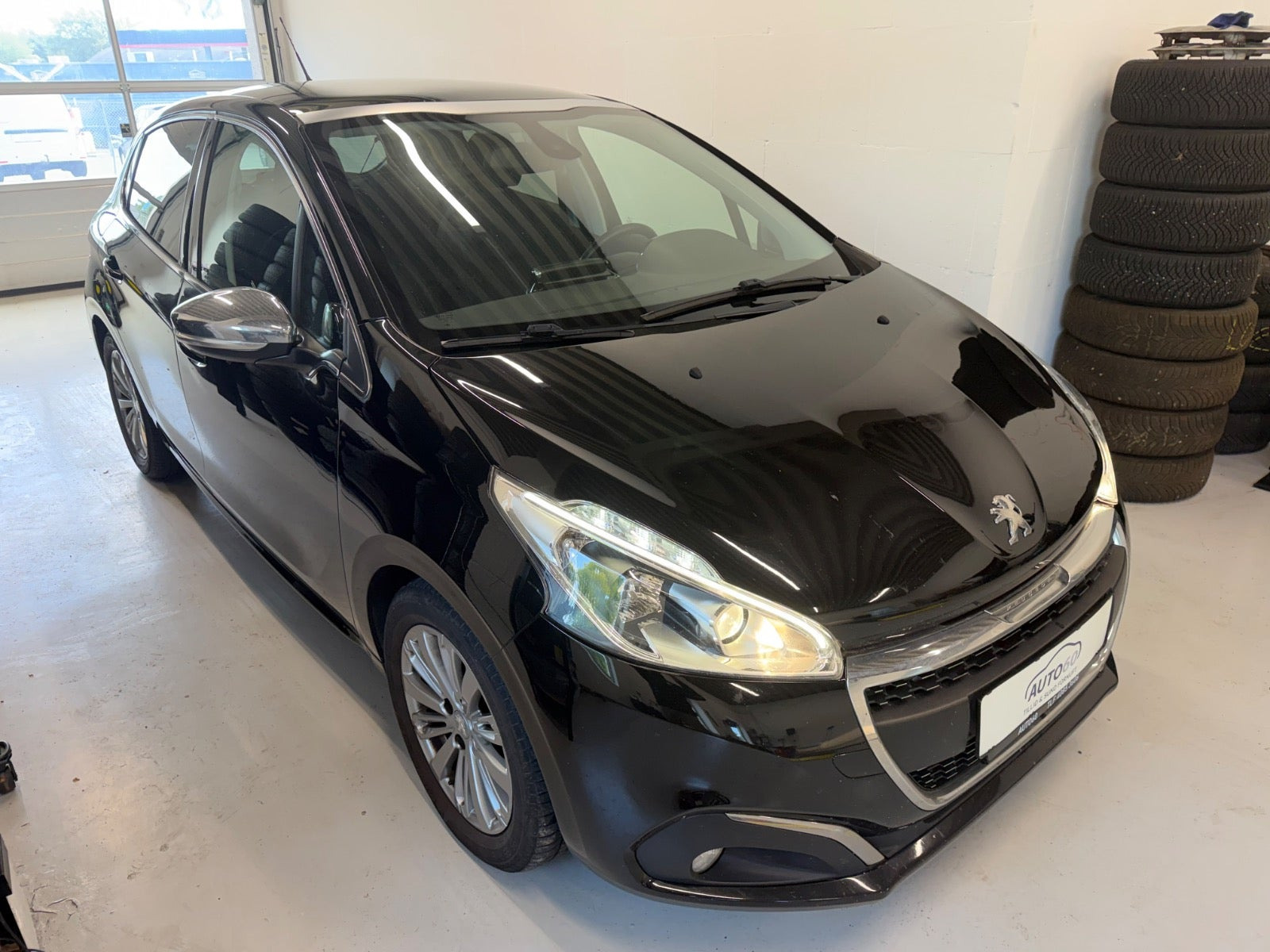 Sort Peugeot 208 fra 2019
