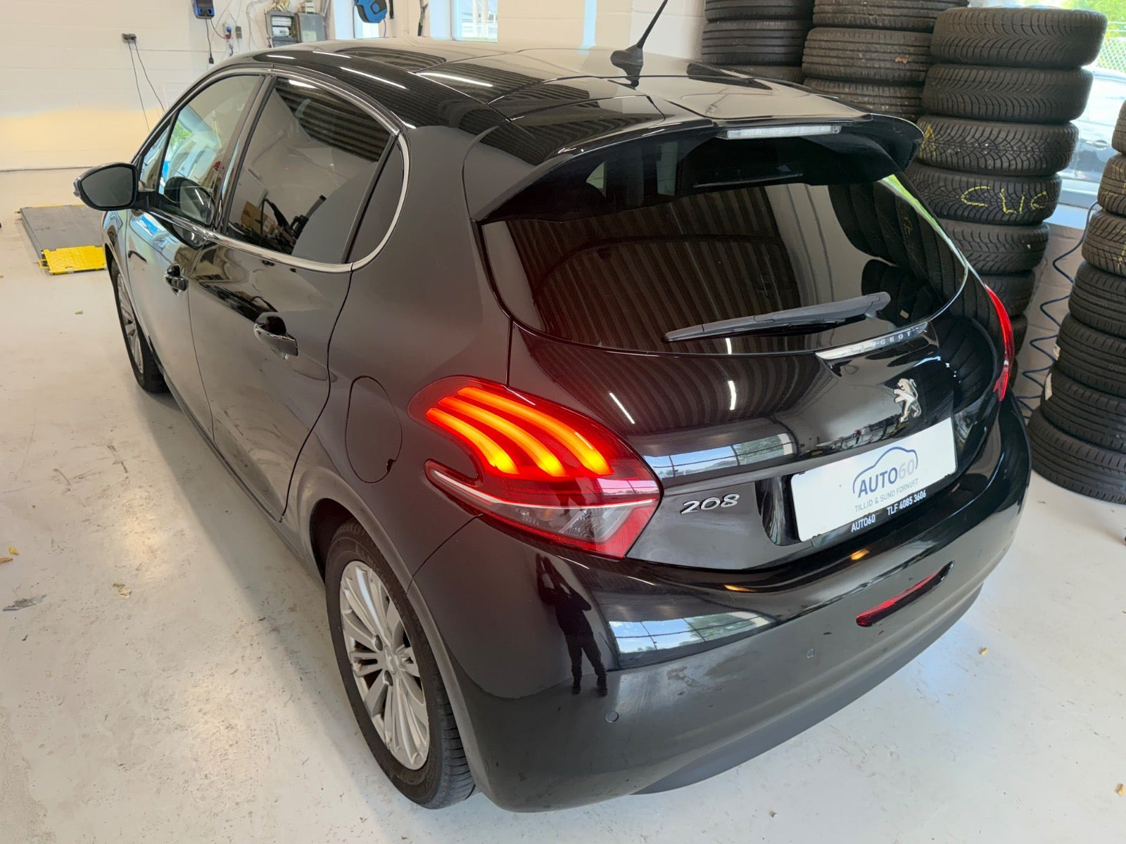 Sort Peugeot 208 fra 2019