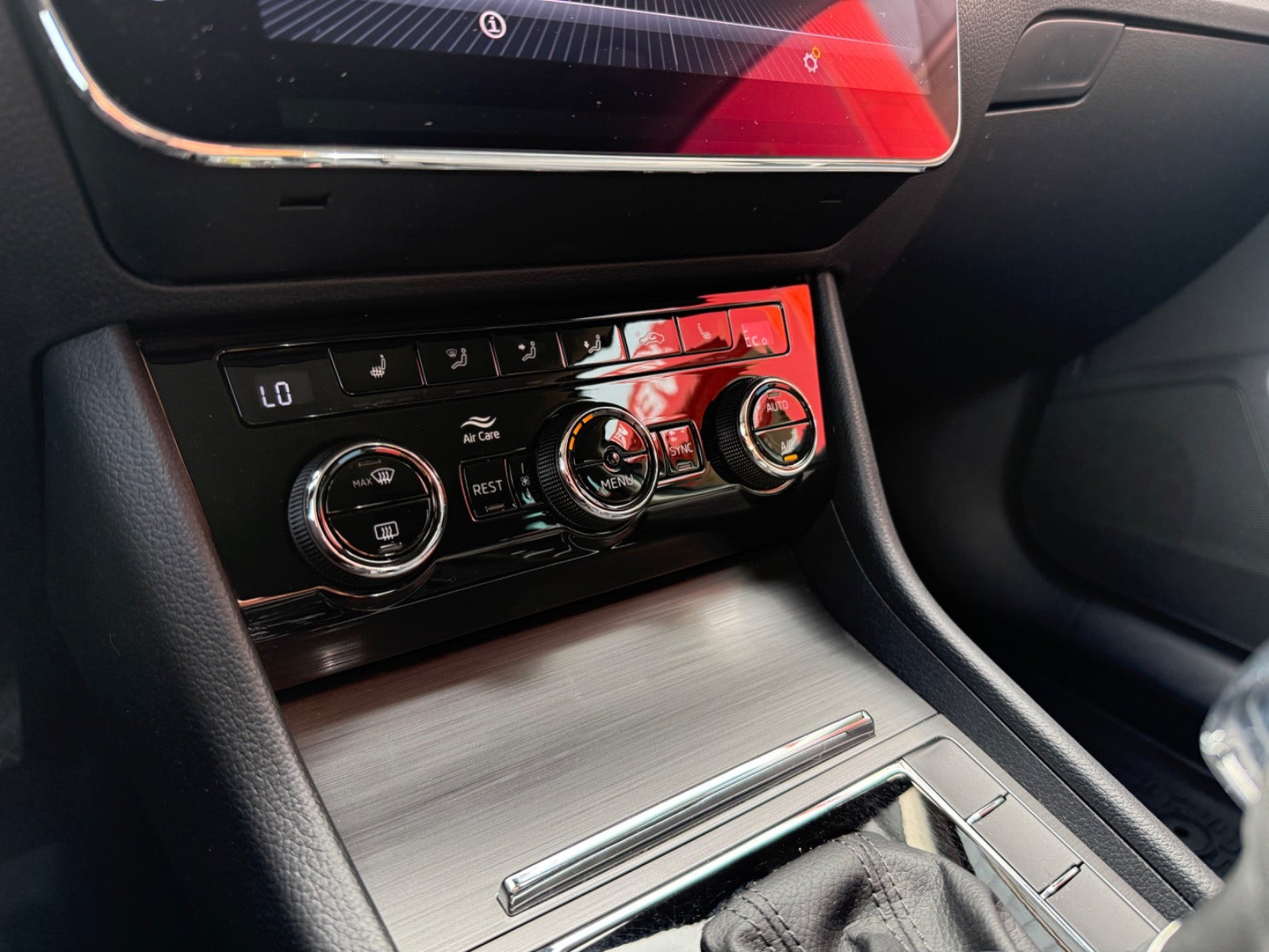 Grå Skoda Superb fra 2020