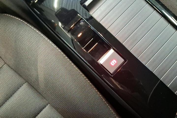 Blå Citroën ë-C4 fra 2025