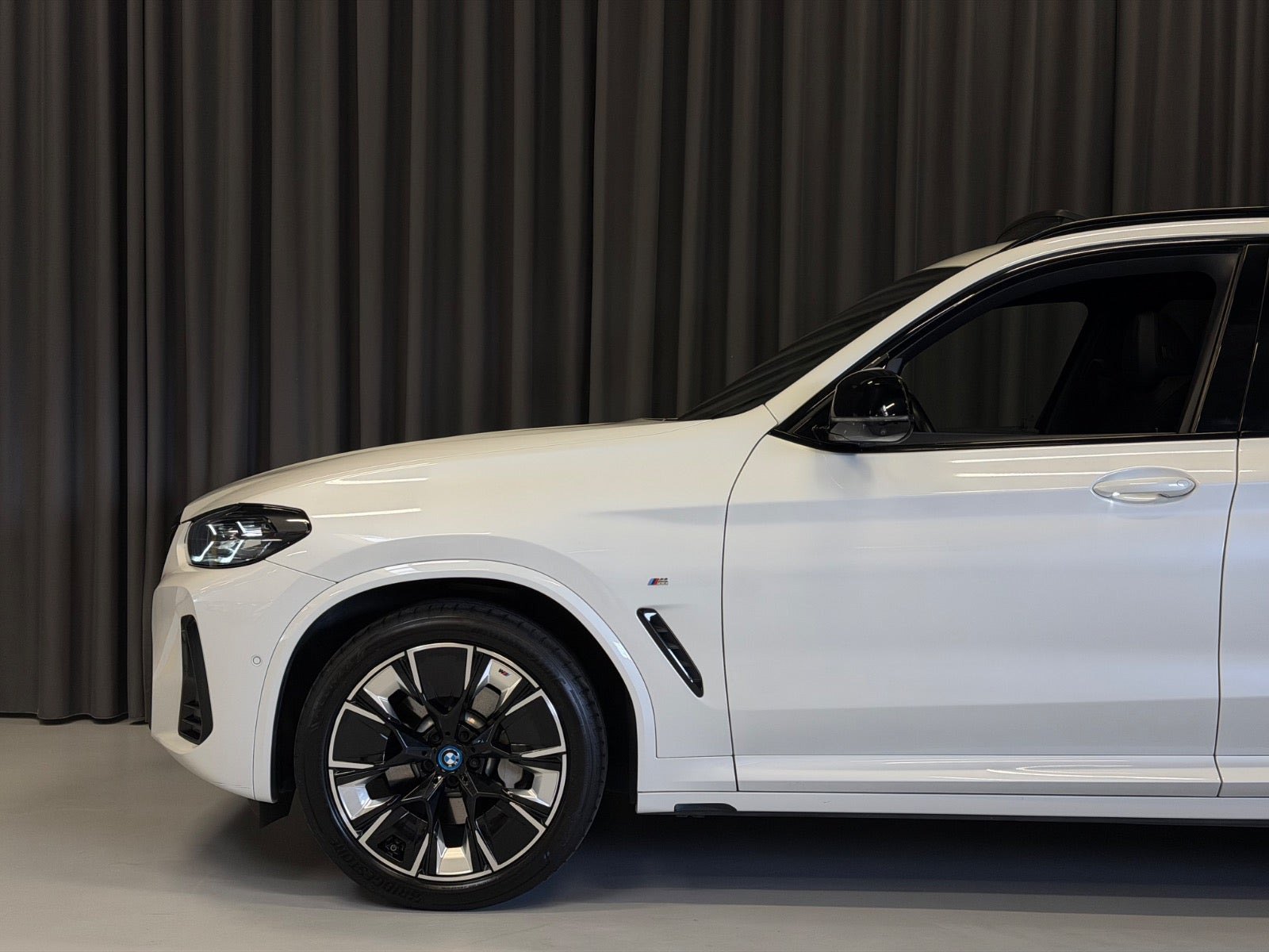 Hvid BMW iX3 fra 2022