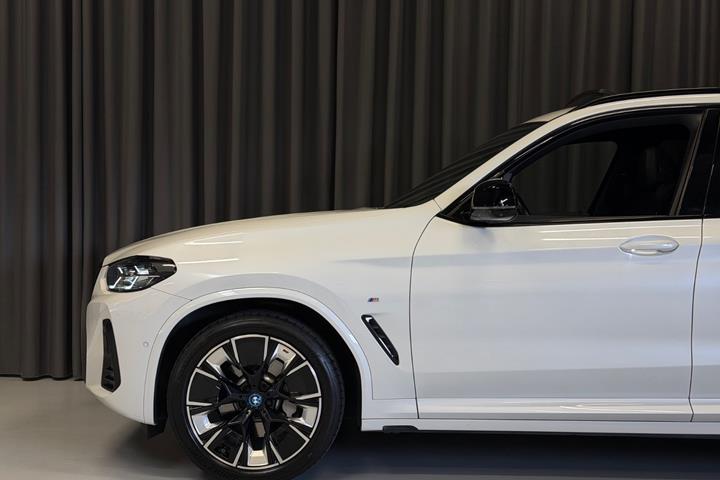 Hvid BMW iX3 fra 2022