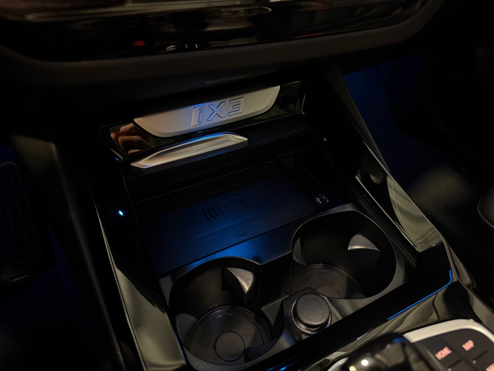 Hvid BMW iX3 fra 2022