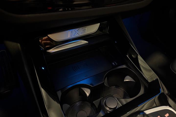 Hvid BMW iX3 fra 2022