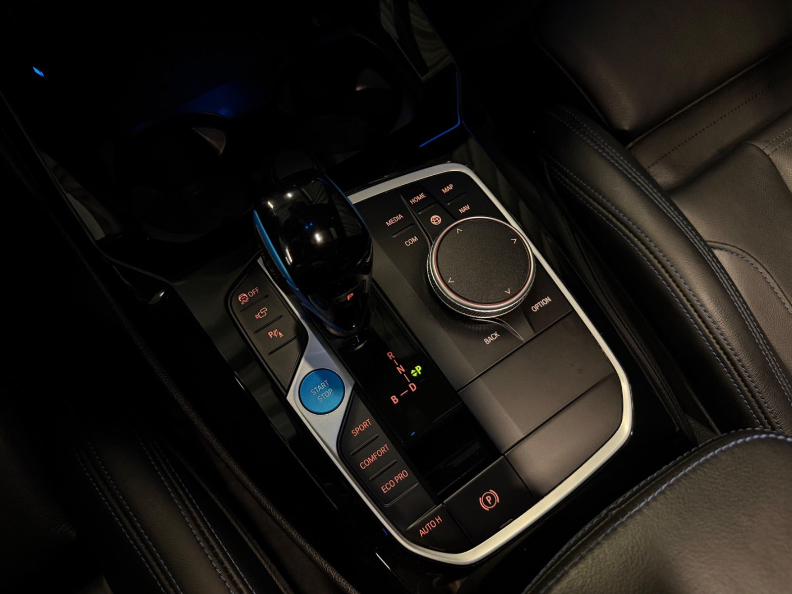 Hvid BMW iX3 fra 2022