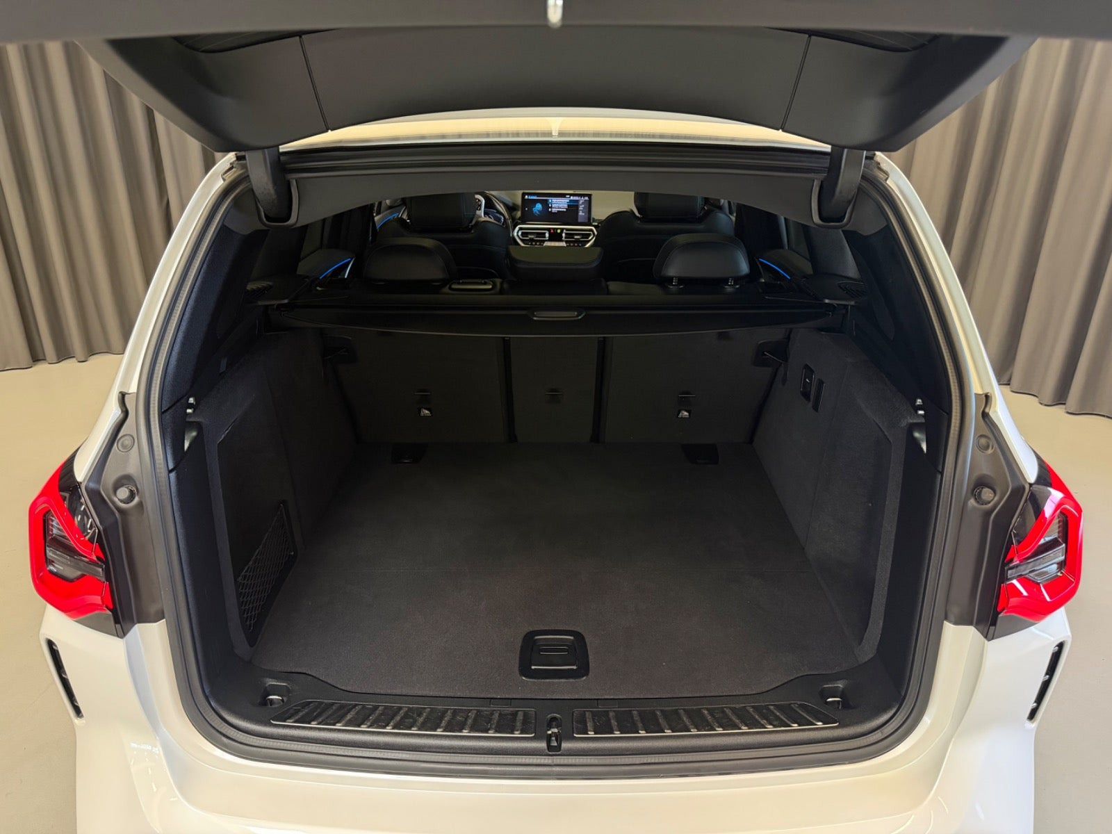 Hvid BMW iX3 fra 2022