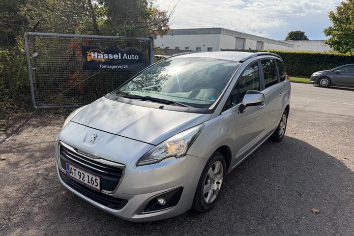 Grøn Peugeot 5008 fra 2015