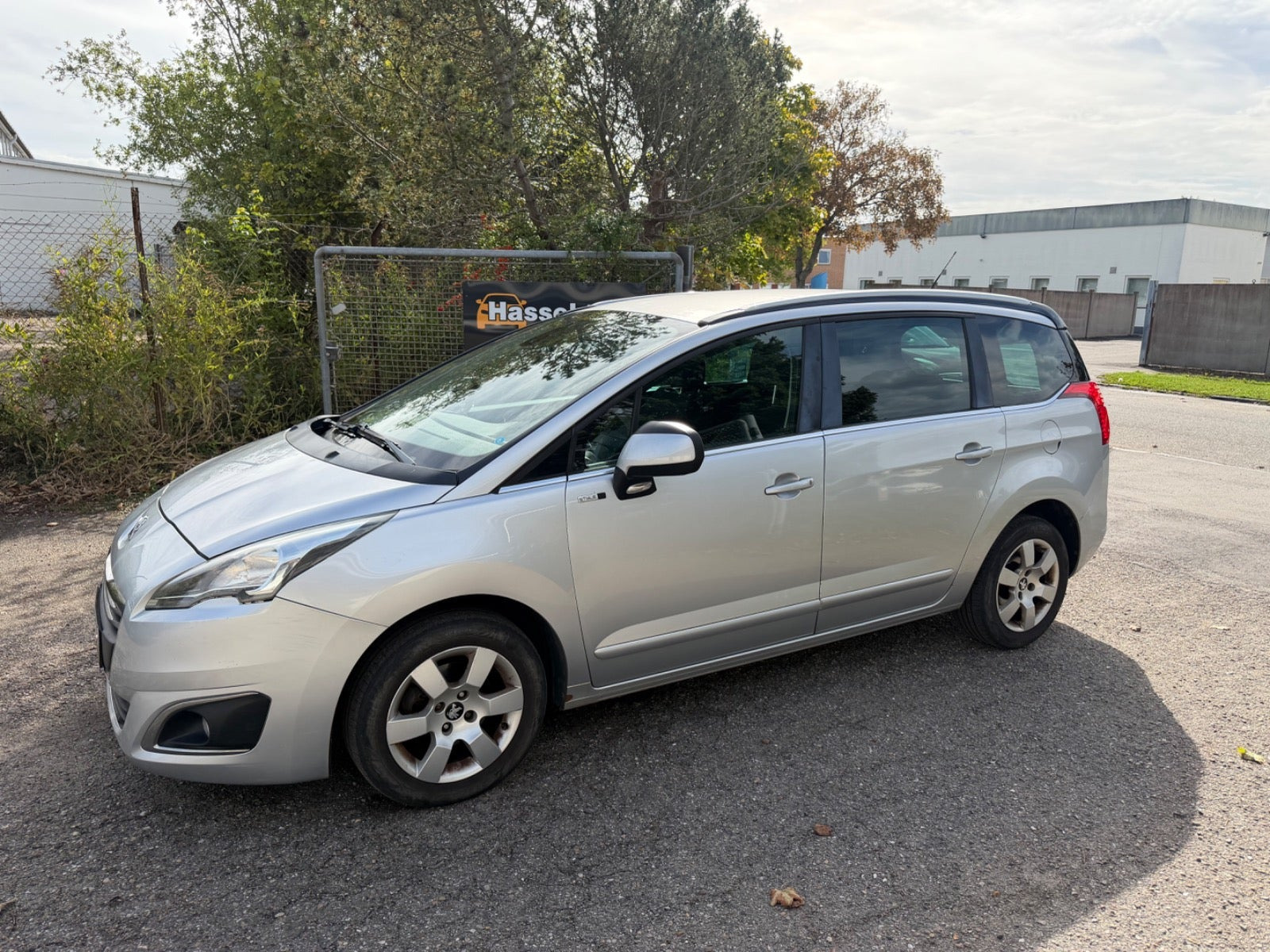 Grøn Peugeot 5008 fra 2015