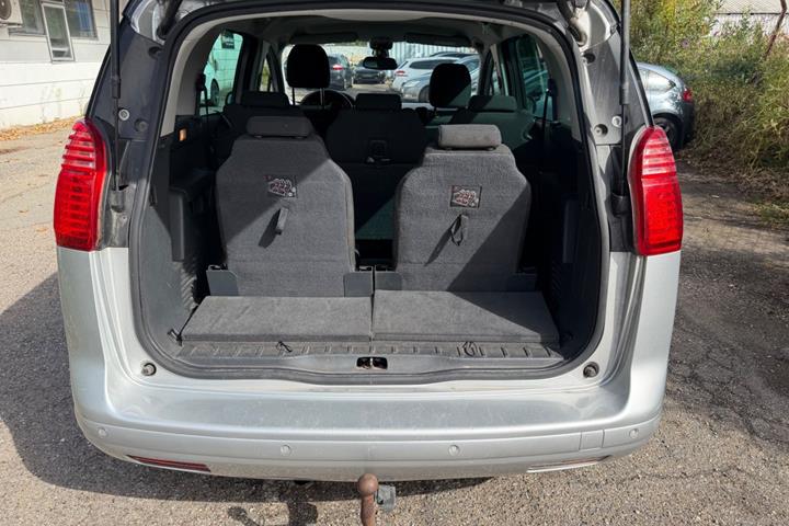 Grøn Peugeot 5008 fra 2015