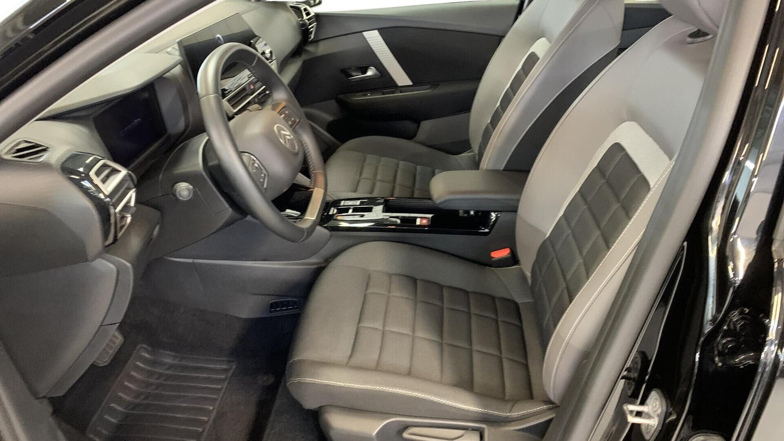 Sort Citroën ë-C4 fra 2025