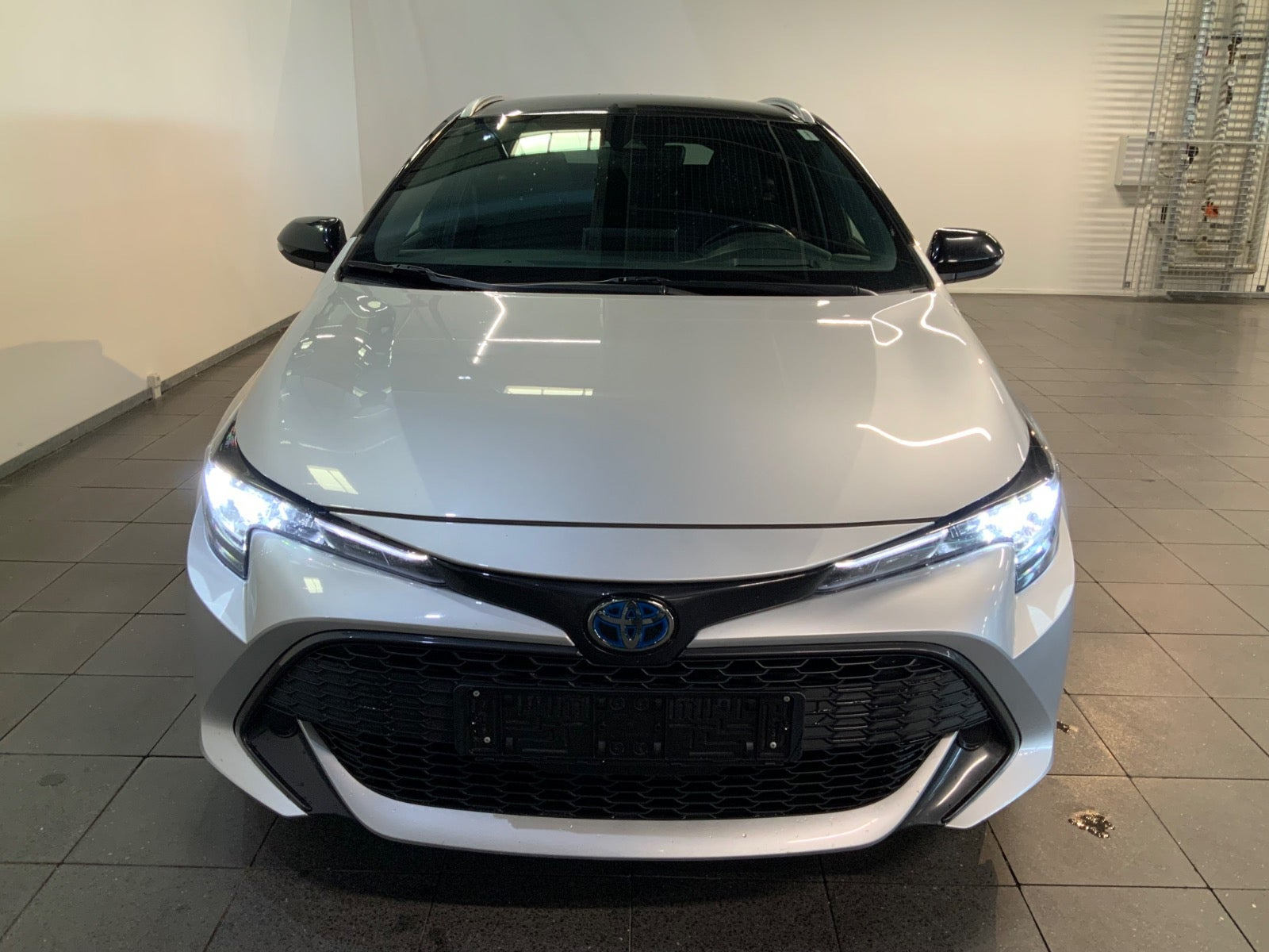 Sølv Toyota Corolla fra 2022
