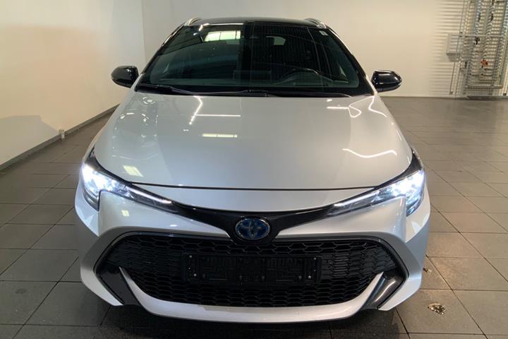Sølv Toyota Corolla fra 2022
