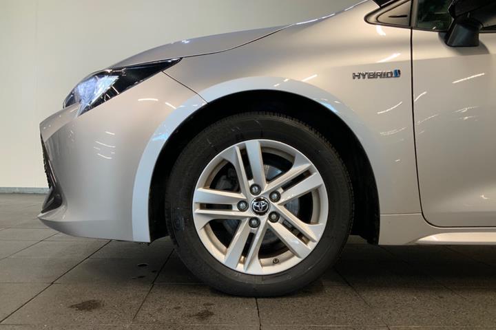 Sølv Toyota Corolla fra 2022