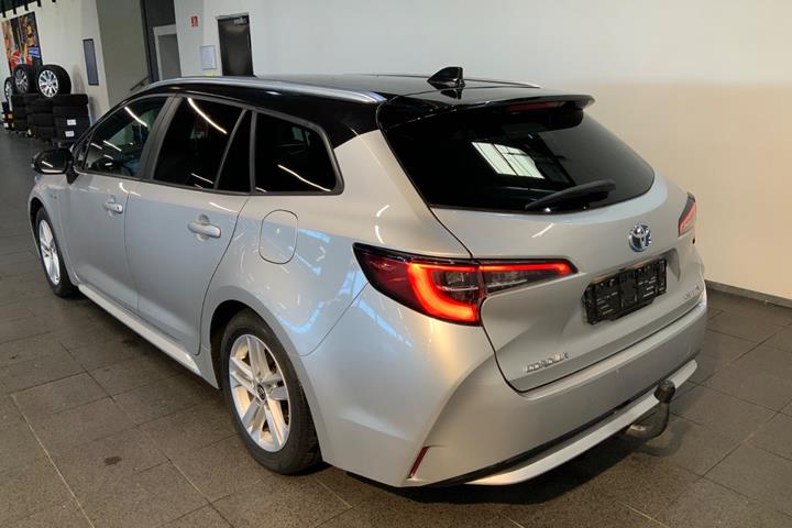 Sølv Toyota Corolla fra 2022