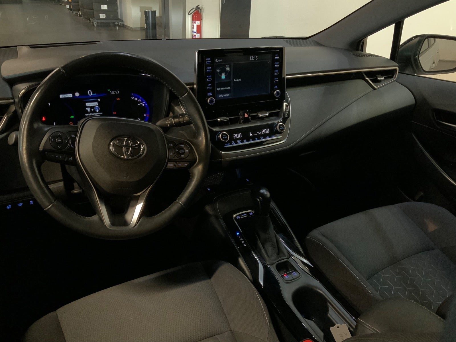 Sølv Toyota Corolla fra 2022