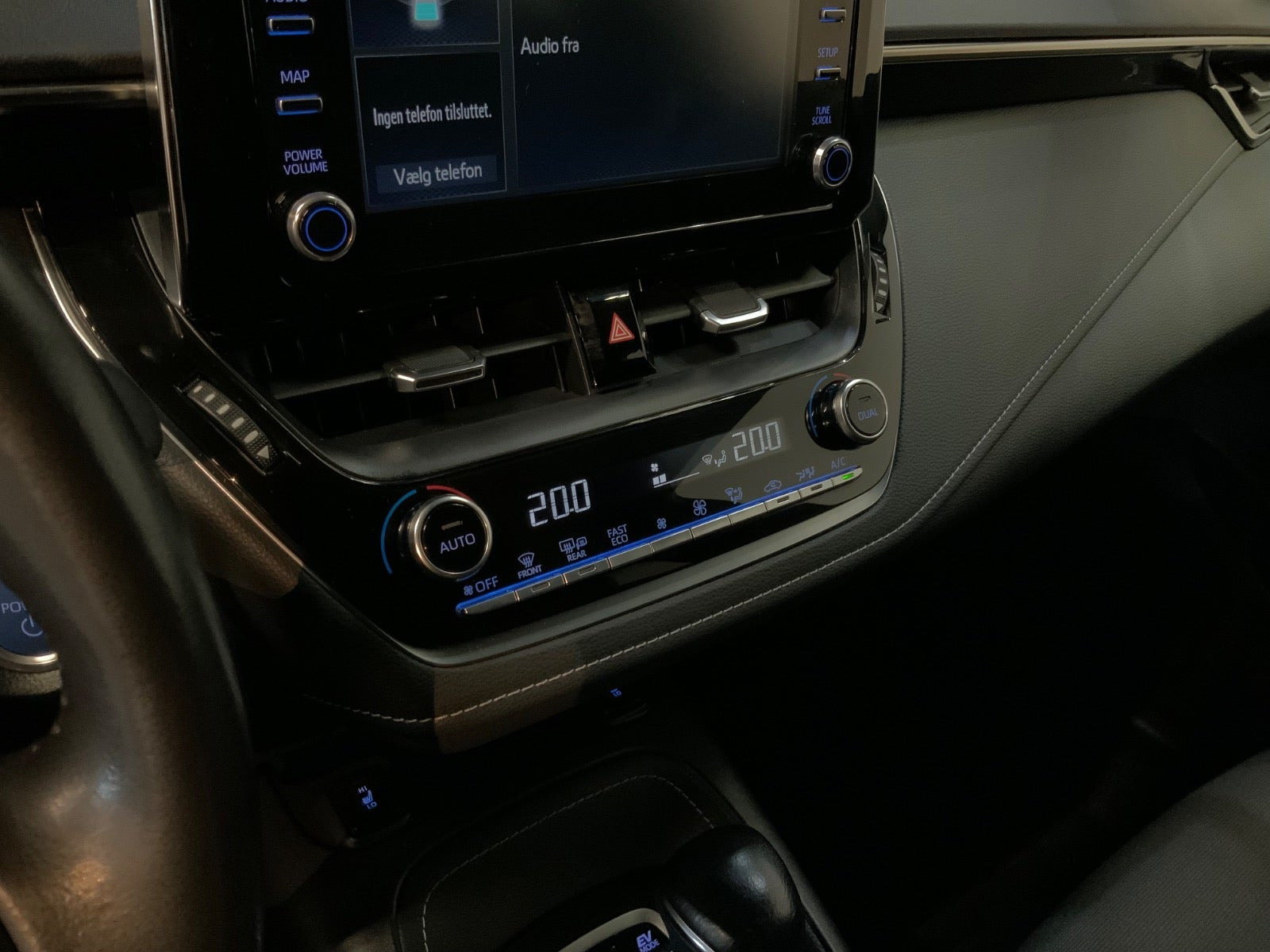 Sølv Toyota Corolla fra 2022