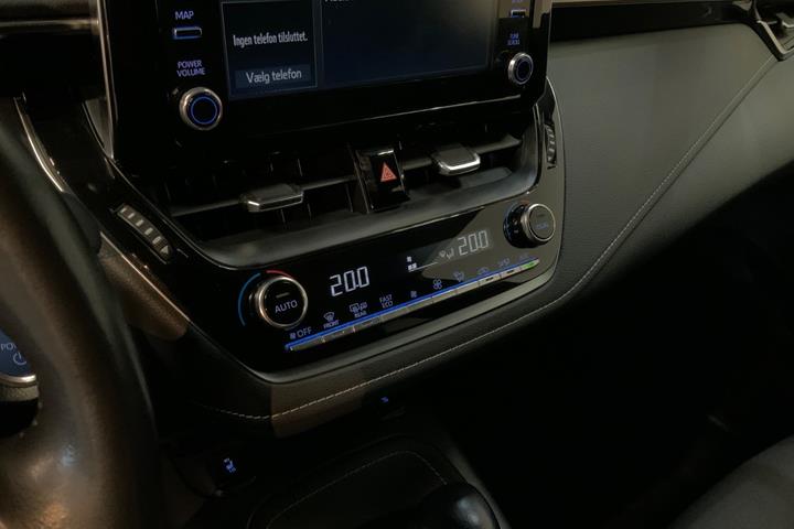 Sølv Toyota Corolla fra 2022