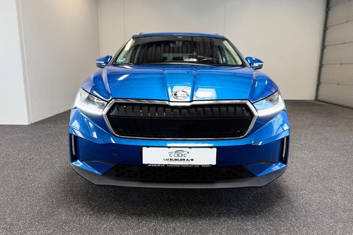 Blå Skoda Enyaq fra 2023