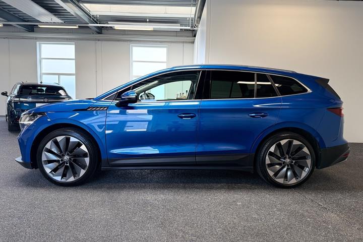 Blå Skoda Enyaq fra 2023