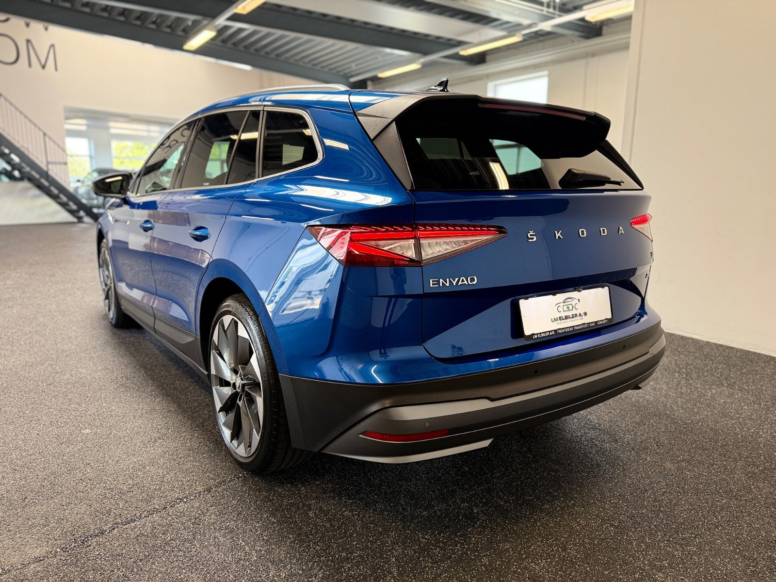 Blå Skoda Enyaq fra 2023