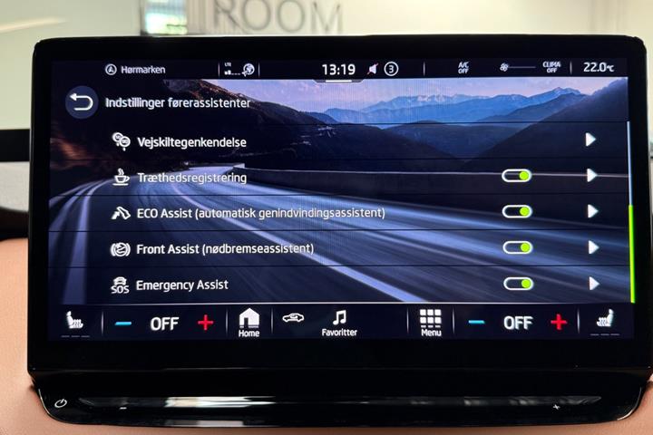 Blå Skoda Enyaq fra 2023