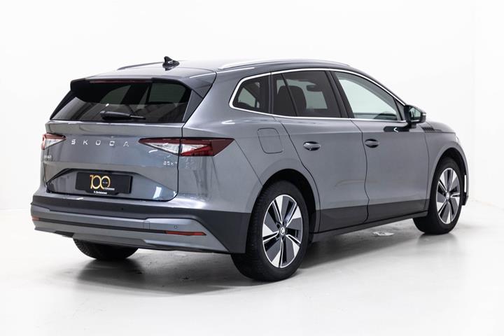 Grå Skoda Enyaq fra 2025