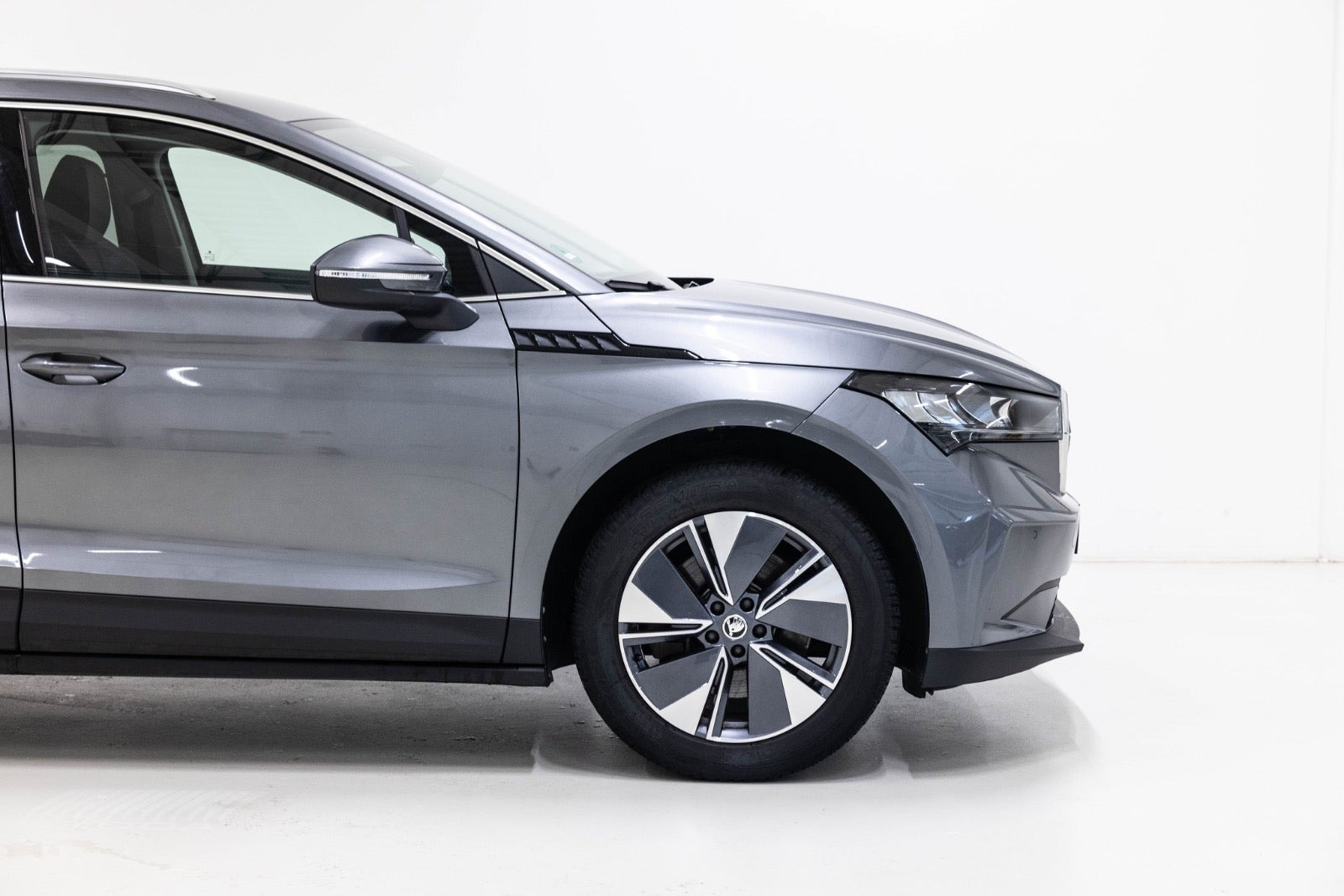 Grå Skoda Enyaq fra 2025