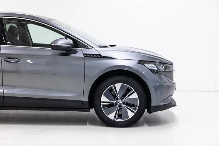 Grå Skoda Enyaq fra 2025