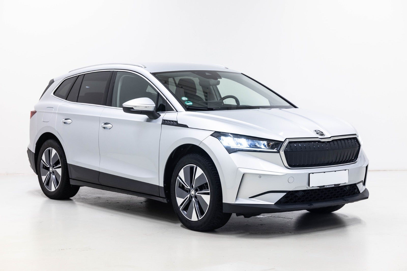 Grå Skoda Enyaq fra 2025