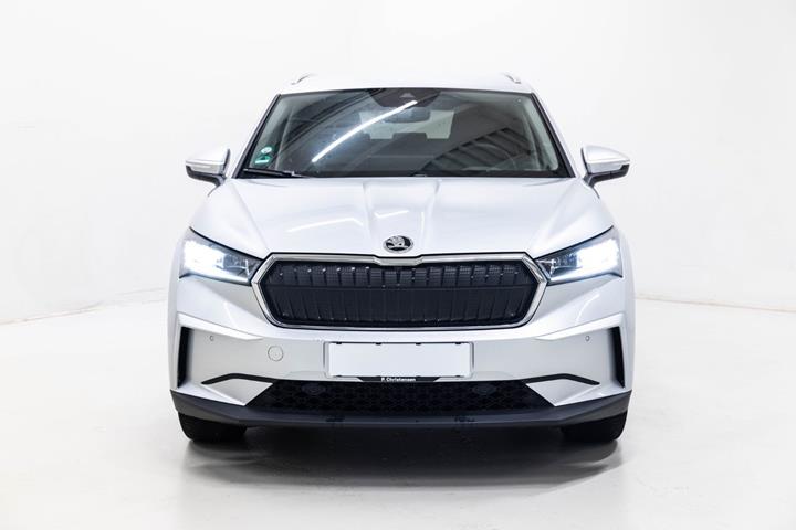 Grå Skoda Enyaq fra 2025