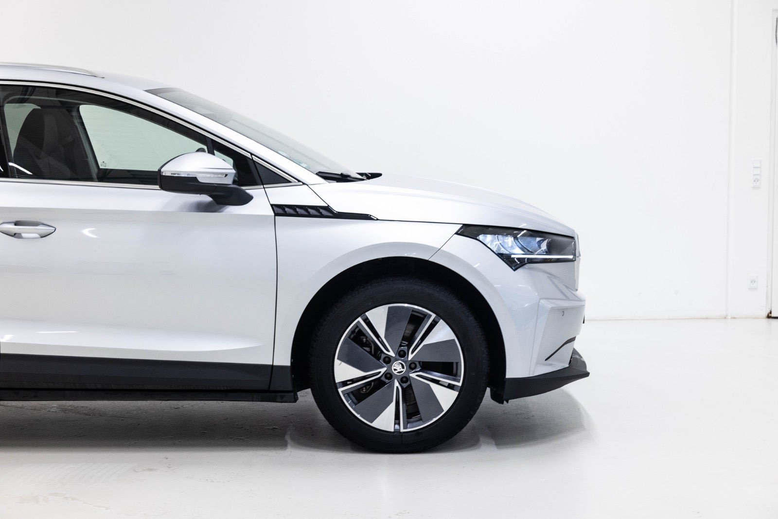 Grå Skoda Enyaq fra 2025